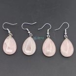 Csepp alakú rózsakvarc - ezüstözött nemesacél akasztóval - ásvány fülbevaló (1 pár)