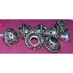   Mintázott, gömb alakú, antikolt ezüst színű, fém charm