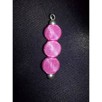   Kötött hatású, extravagáns, magenta színű, fémből készült kicsi gömb, charm
