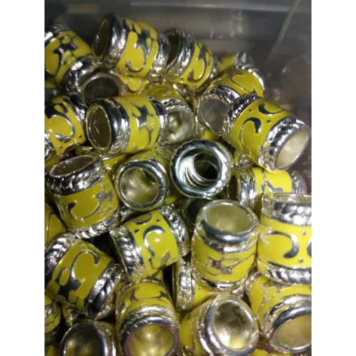Henger alakú, citrom - ezüst színű, mintázott fém charm