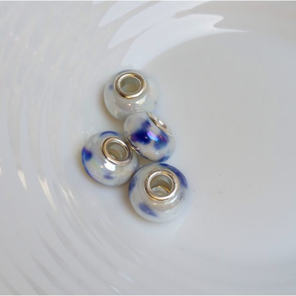 Kézzel készített porcelán gyöngyök márványos fehér-kék charm