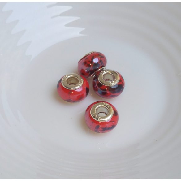 Kézzel készített porcelán gyöngyök piros-fekete márványos charm