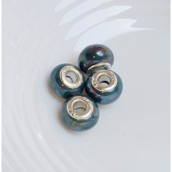 Kézzel készített porcelán gyöngyök márványos sötétzöld charm