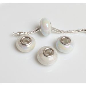 Kézzel készített porcelán gyöngyök gyöngyházfényű fehér charm