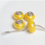 Kézzel készített porcelán gyöngyök gyöngyházfényű napsárga charm