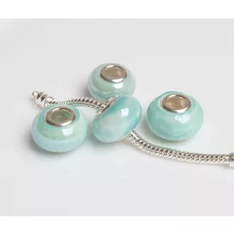   Kézzel készített porcelán gyöngyök gyöngyházfényű világoskék charm