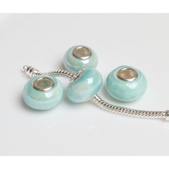 Kézzel készített porcelán gyöngyök gyöngyházfényű világoskék charm