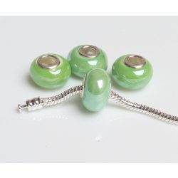   Kézzel készített porcelán gyöngyök gyöngyházfényű almazöld charm