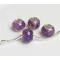Színezett lampwork üveg lila-arany charm